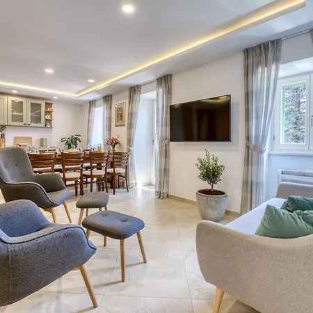 Casa Conrad - Seaside House In Volosko, Hébergement de vacances Opatija